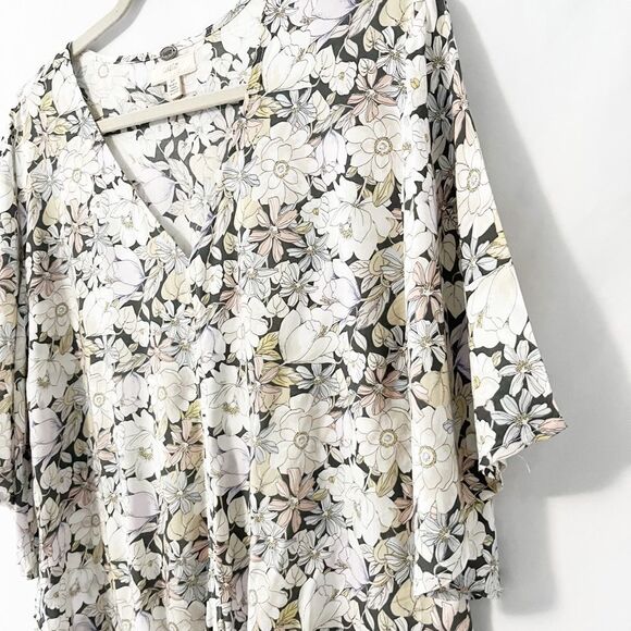 🟢Cupio Black Spring Floral Print Top with Front Tie Size SP - Picture 3 of 8